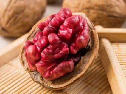 Ořešák královský 'Red Livermore'  Juglans regia 'Red Livermore'